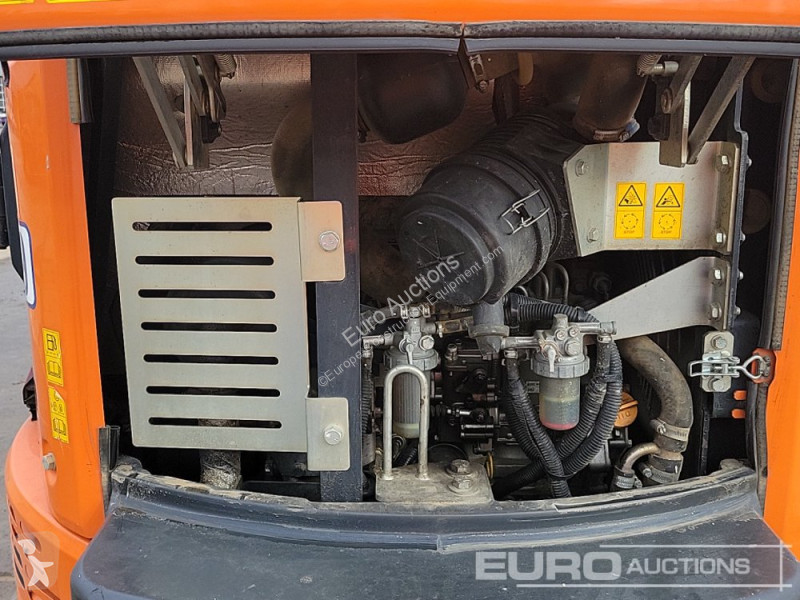 Lopatový nakládač Hitachi ZX26U-6 CR