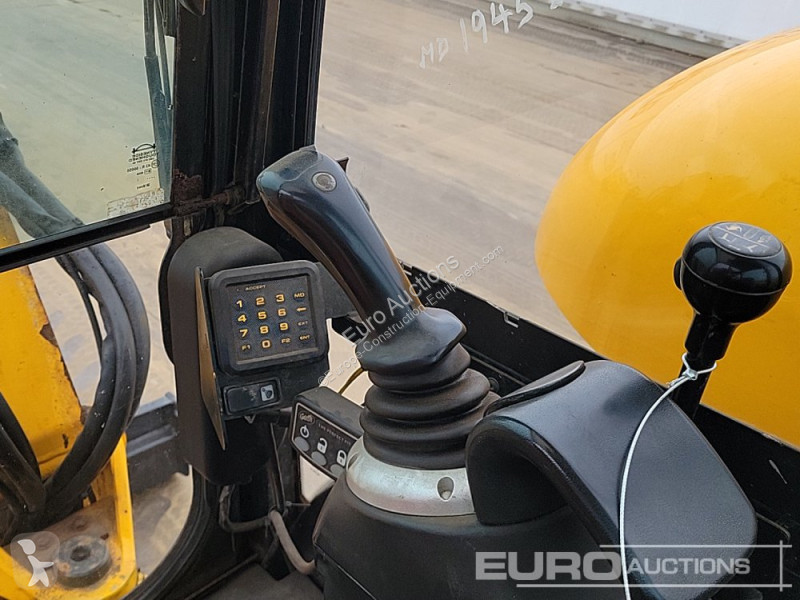 Lopatový nakládač JCB