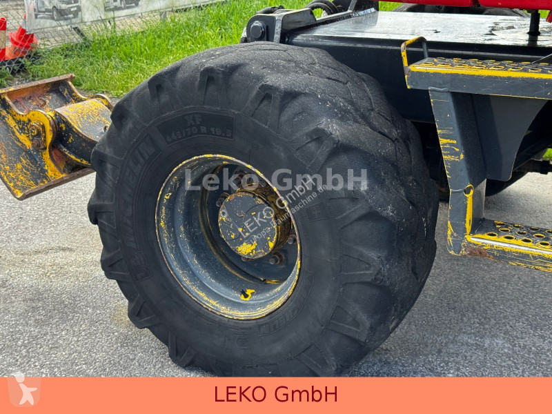 Rýpadlo Komatsu PW118MR-8 Mit Drei Löffeln