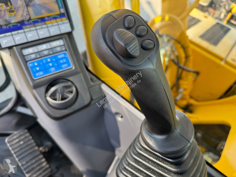 جرافة Komatsu NLC11