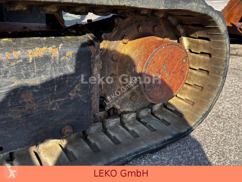 Lopatový nakládač JCB RTS