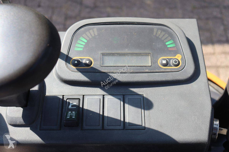 جرافة Case CX17C