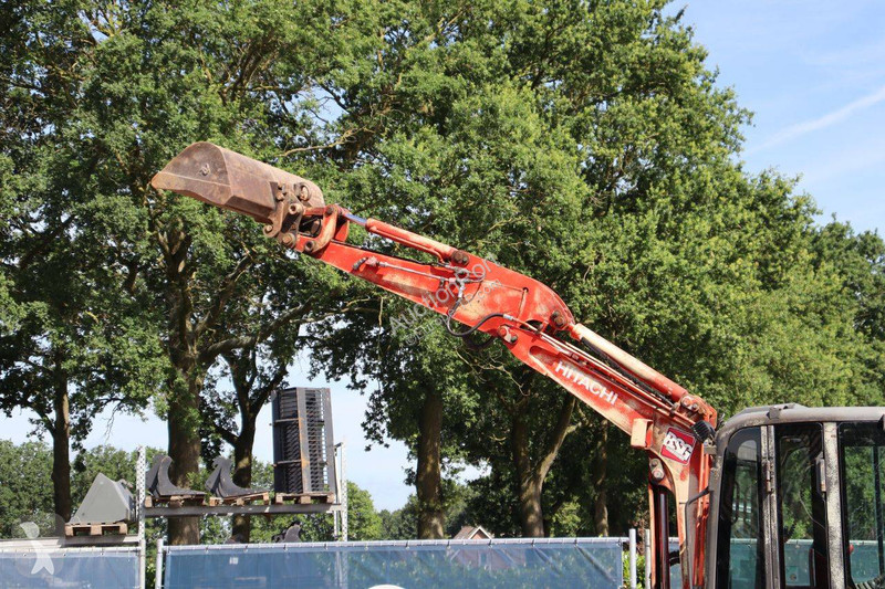 جرافة Hitachi