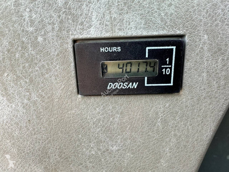 جرافة Doosan 9C