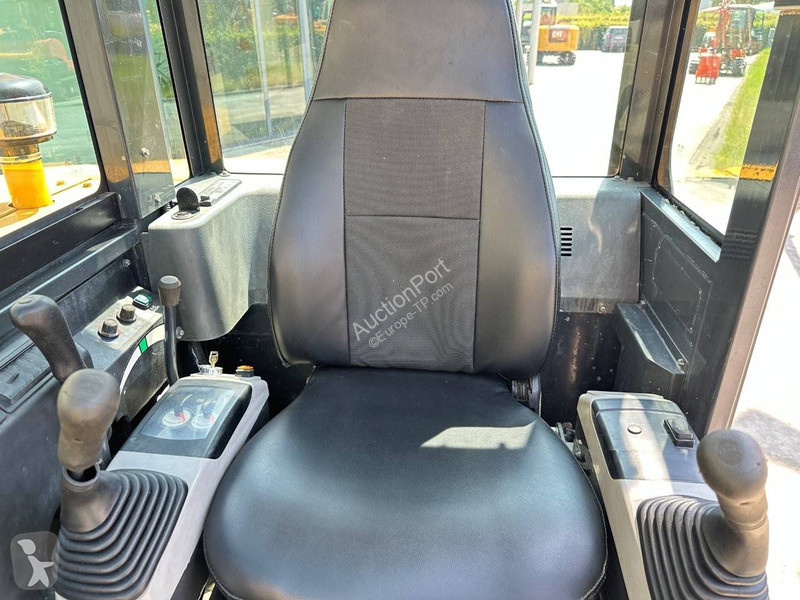Rýpadlo Komatsu 7