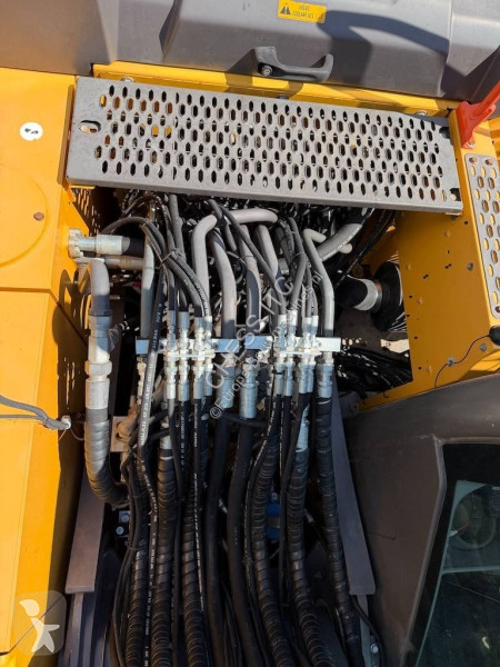 جرافة Volvo 220 E 220 - 180 -