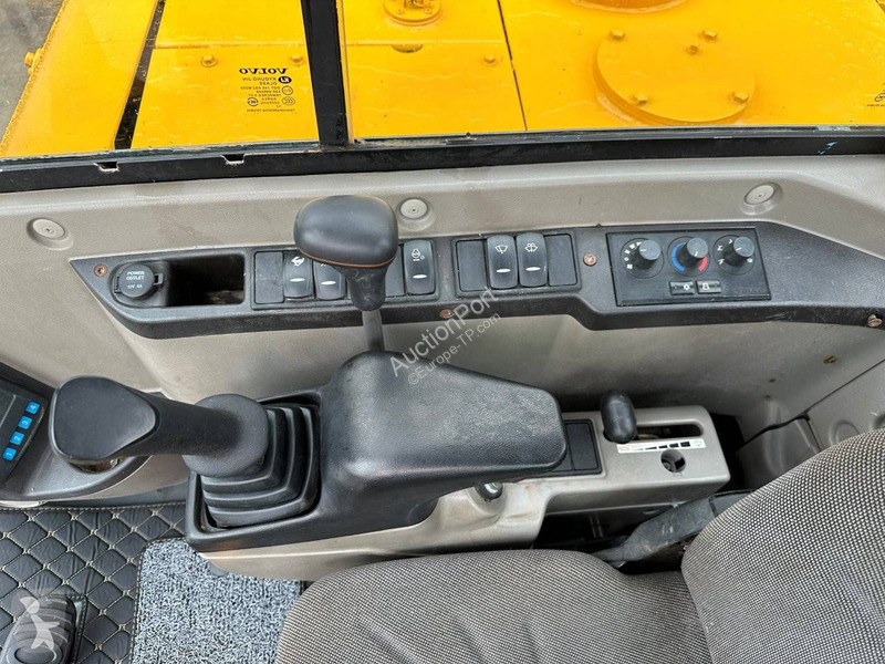 Excavadora Volvo EC60C