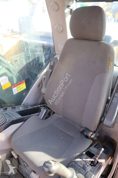 جرافة Volvo EWR150E