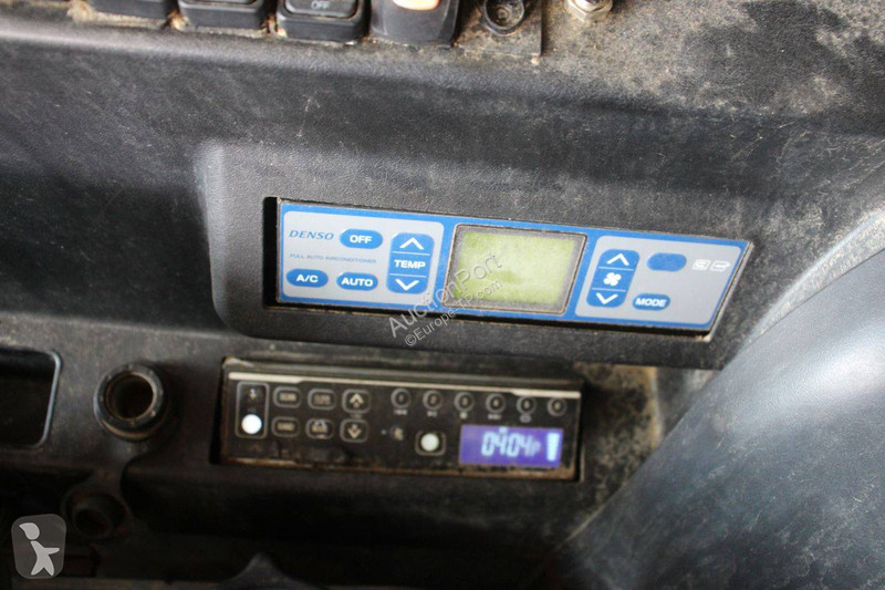 جرافة Takeuchi TB295W