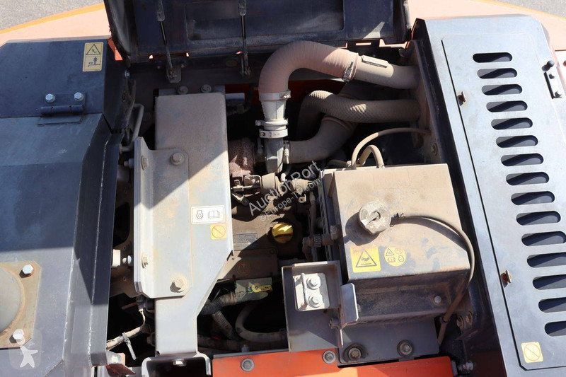 جرافة Hitachi ZX140W-6