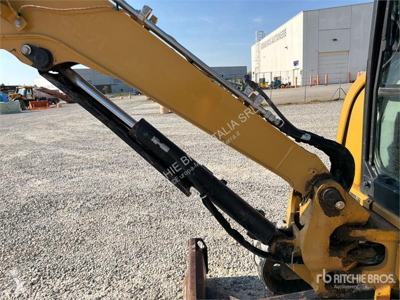 جرافة Caterpillar E Mini Excavator
