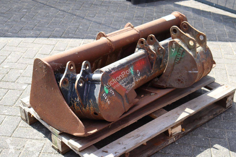 جرافة Volvo EC15D