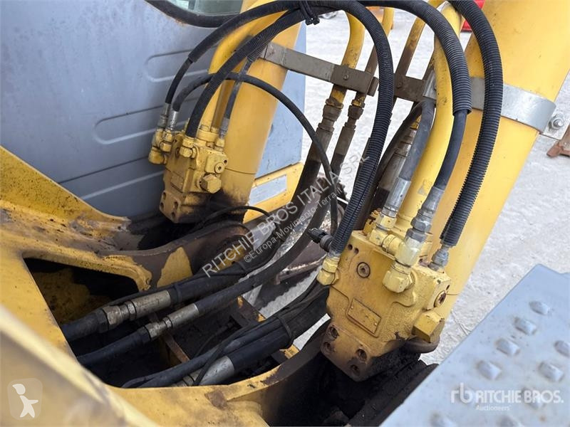 Skovel New Holland Kobelco E215B Tracked Excavator