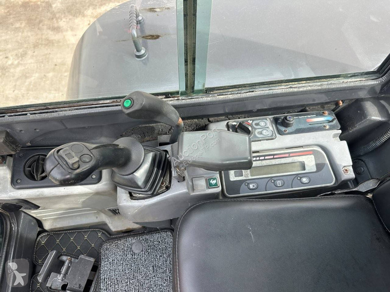 Skovel Kubota SZ