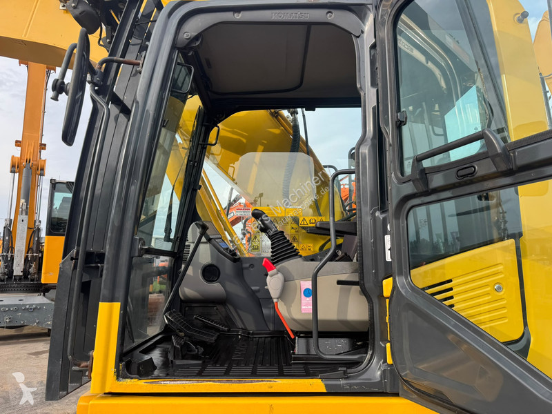 Escavadora Komatsu PC210 LC11