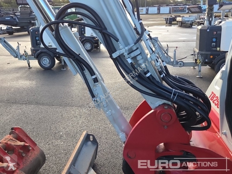 Pelle Takeuchi 2