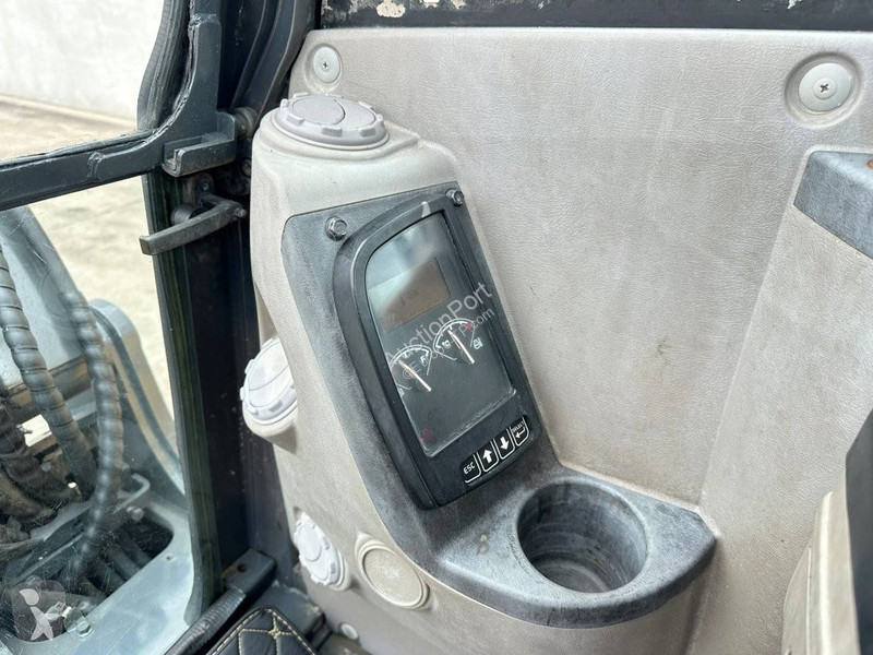 Pelle Volvo EC60C