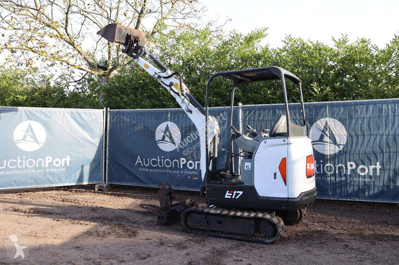 Багер Bobcat E17