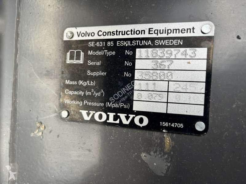 جرافة Volvo