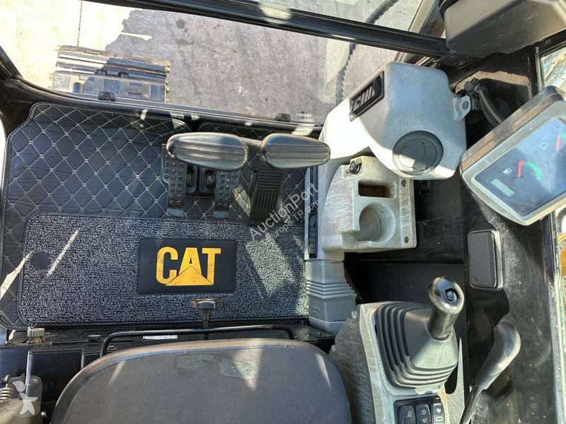 Escavadora Caterpillar