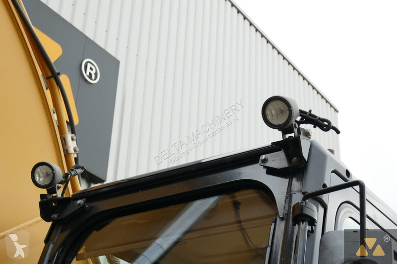 Excavator Caterpillar FL