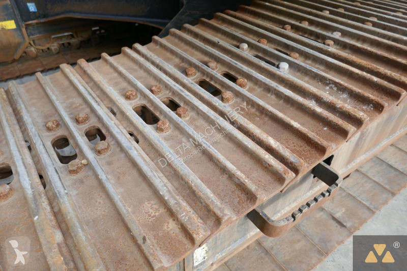 Escavadora Hitachi -7