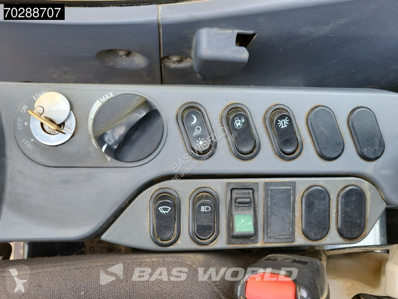 Excavator Komatsu PC210 LC-10
