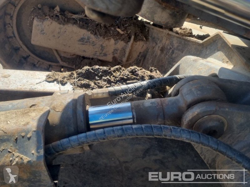 جرافة Volvo EC27D