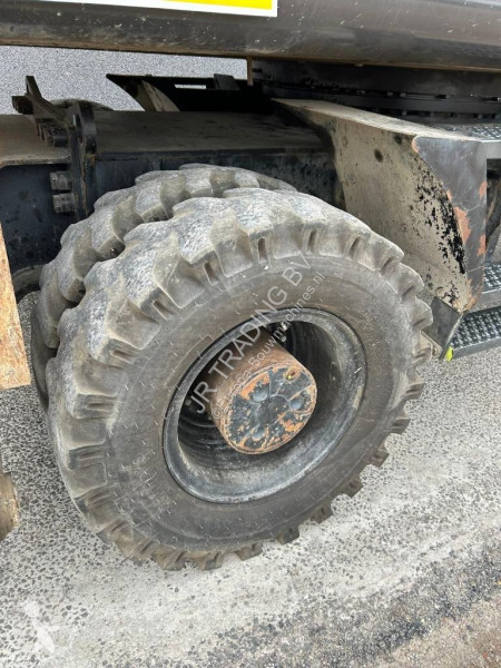 Lopatový nakládač Hitachi ZX220W-5B
