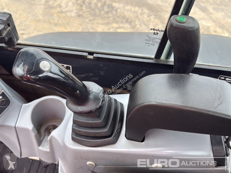 جرافة Kubota U27-4