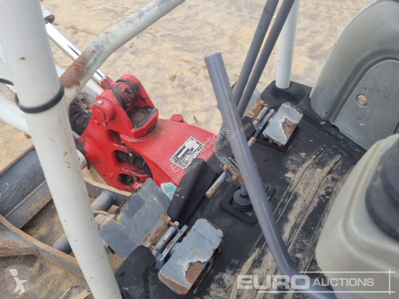 Escavadora Takeuchi TB216