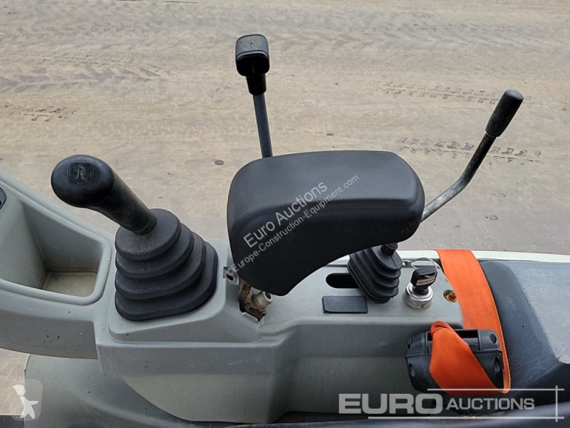 Escavadora Takeuchi TB216