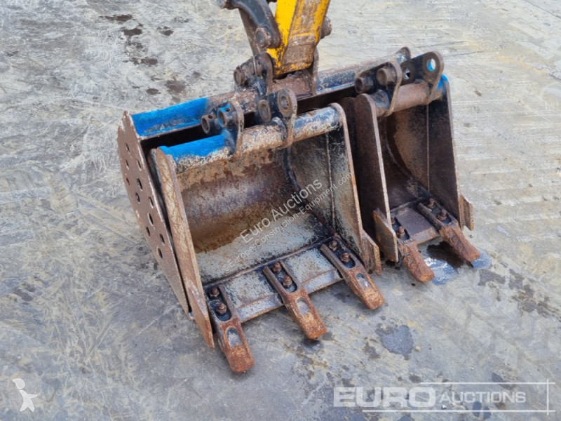 Lopatový nakládač JCB
