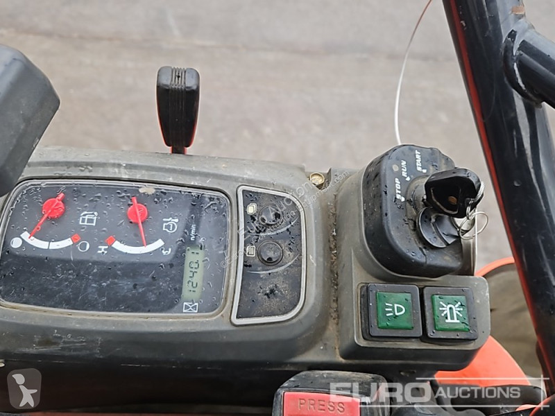 Lopatový nakládač Kubota KX015-4