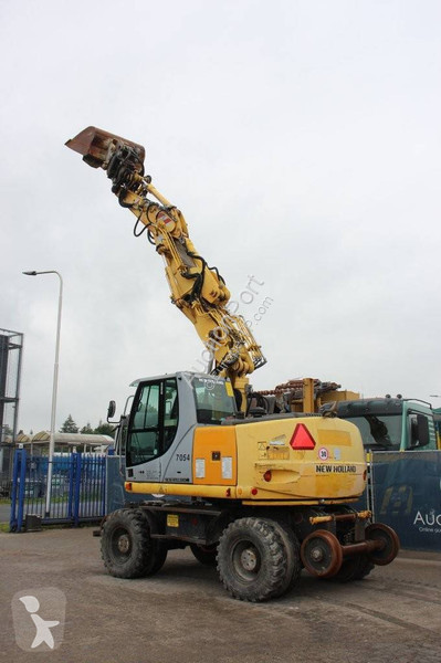 Escavatore New Holland MH5