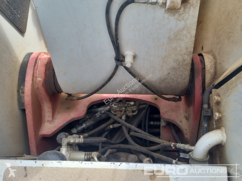 جرافة Takeuchi TB2150R
