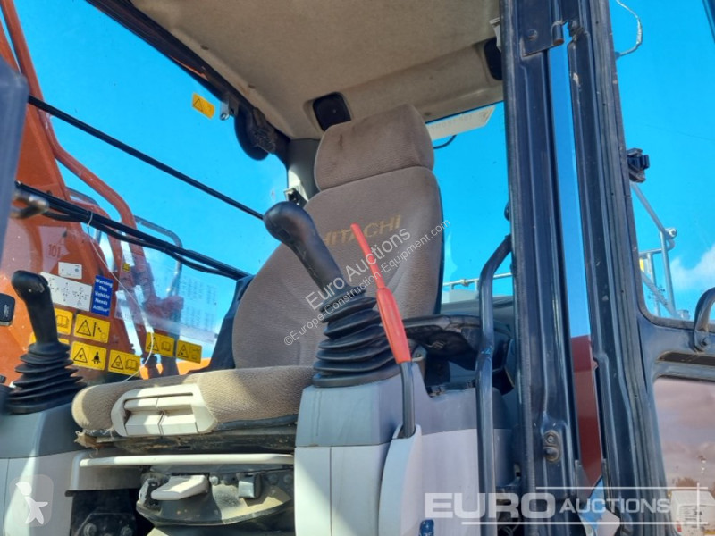 Escavatore Hitachi -6