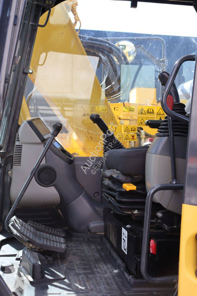 جرافة Komatsu PC138US-11