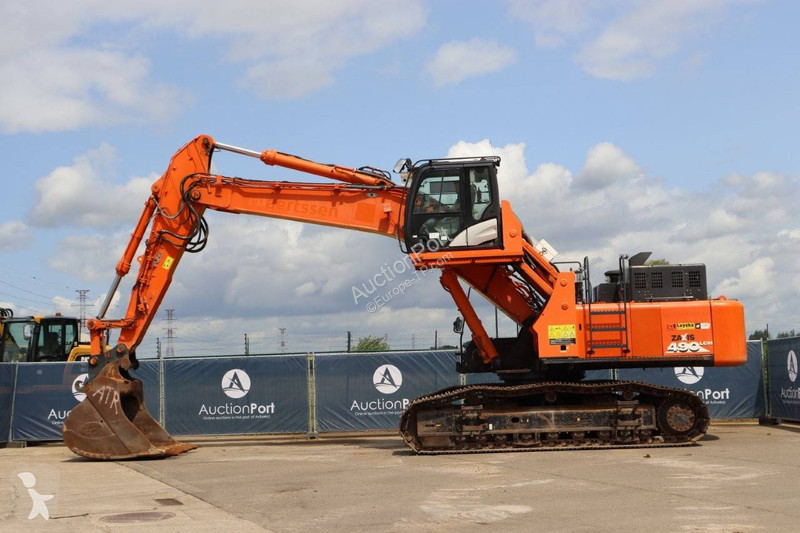جرافة Hitachi ZX490LCH-6