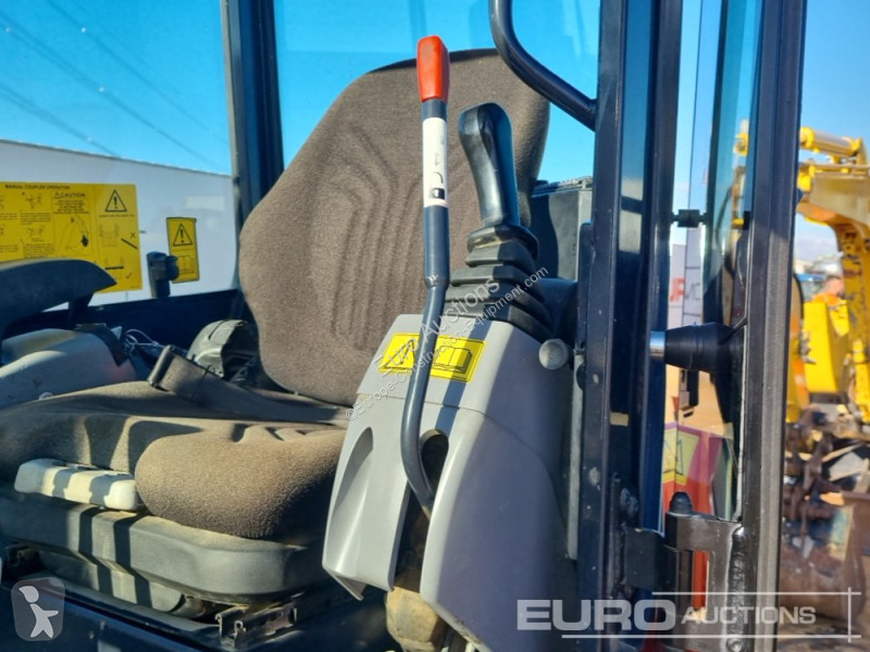 Lopatový nakládač Kubota U27-4