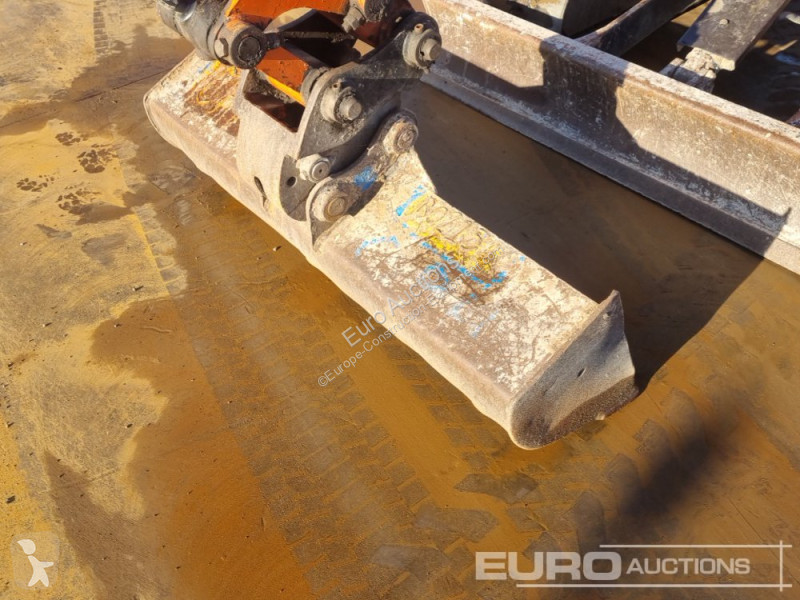 Lopatový nakládač Hitachi ZX26U-5A CLR