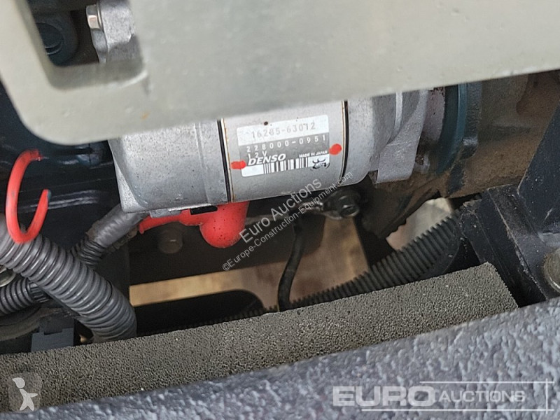 Lopatový nakládač Kubota KX015-4