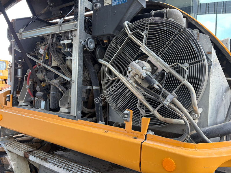 جرافة Liebherr Compact