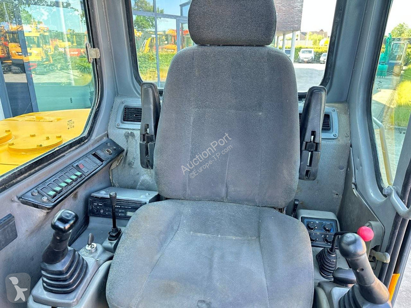 جرافة Volvo