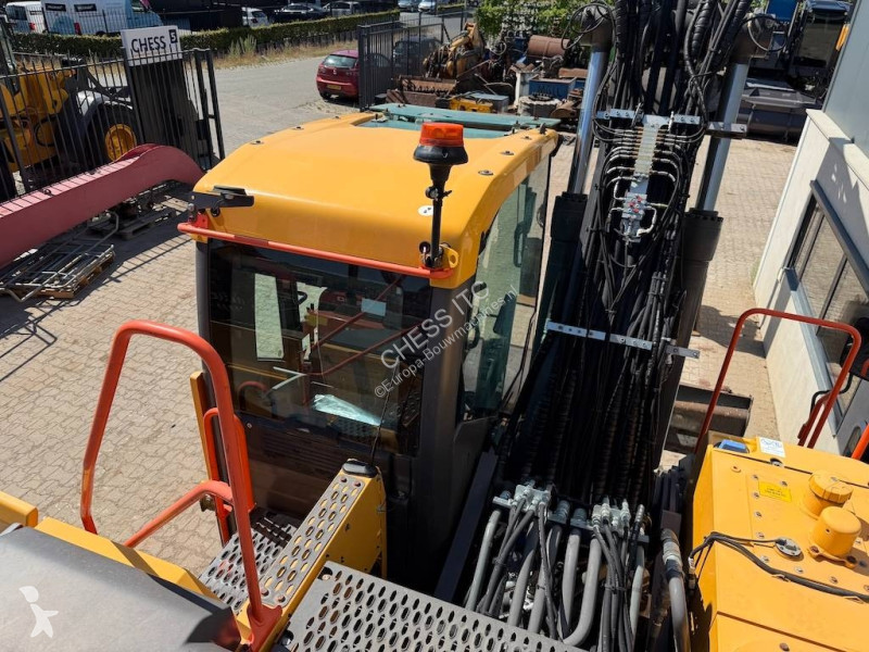 جرافة Volvo 220 E 220 - 180 -