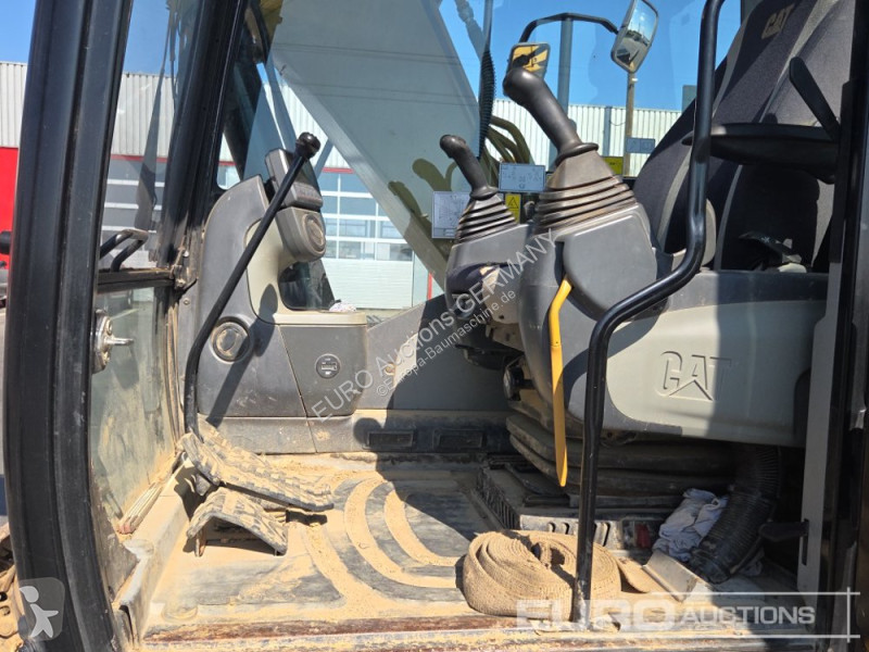 Excavadora Caterpillar GC