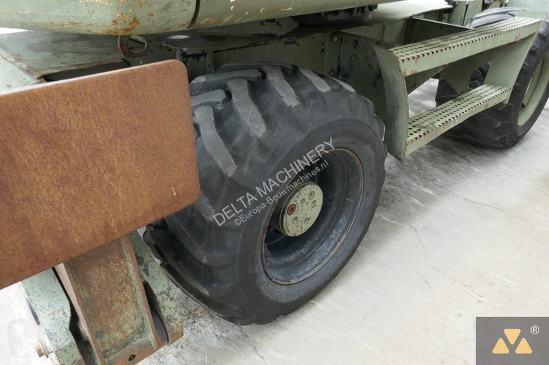 Koparka Caterpillar Ex-army