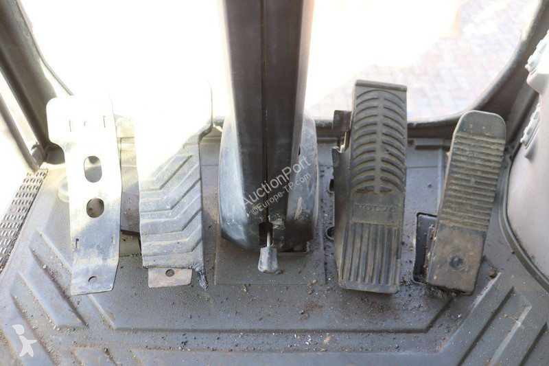 جرافة Volvo EWR150E
