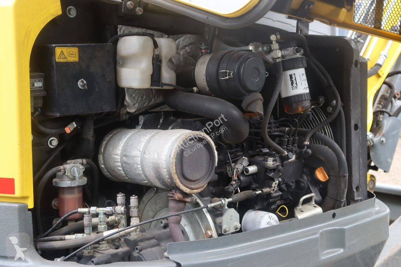 جرافة Neuson EZ26