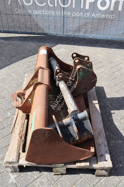 جرافة Volvo EC15D